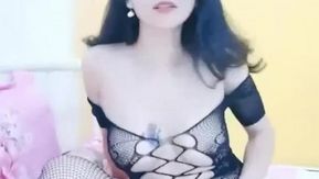 戴眼鏡的林志玲韻味淑女自慰啪啪，連體網襪後人，搞完不爽再用道具自慰