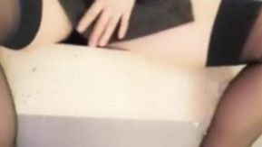 A melhor garota celebridade da Internet Graffiti Soft Girl Jiang 2019 nova versão do trabalho de suspensórios e meias encontro em hotel fazendo sexo oral é realmente emocionante
