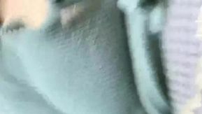El mejor encuentro de pechos grandes con Li Fei'er al aire libre, jugando con un vibrador en el coche, y se puso tan cachonda que tuvo una cita en el hotel y tuvo sexo intenso con sus grandes pechos temblando salvajemente.