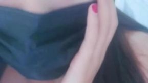 [Fuite d'une ancre chinoise] Une belle fille mince vêtue d'un uniforme d'étudiant sexy est séduisante. Elle se déshabille et écarte les jambes sur le lit, se doigte et se masturbe.