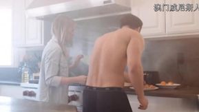 夫妻日常调情白嫩人妻莲花座演绎得淋漓尽致被中出