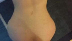 Se filtra el vídeo de una joven pareja teniendo sexo apasionadamente en una habitación de hotel tras perder accidentalmente su teléfono móvil y luego manteniendo relaciones sexuales