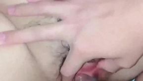 大二女朋友周末忍不住欲望和我出去开房操逼，大学生逼就是紧