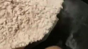 深夜与小哥在网吧厕所给小哥口交脱光了后入满足了小哥自慰骚逼