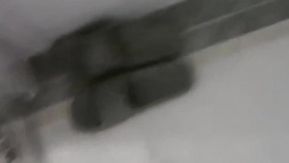 大一学生形象好气质佳的小骚货，穿上性感肚兜舔鸡巴嗦蛋，各种抽插，最后口爆射了满满一嘴营养液
