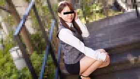 10musume Hija natural 122724_01 ¡Sexo creampie con una recepcionista afeitada en minifalda de camino a casa desde el trabajo!