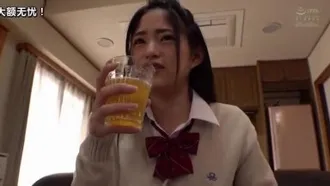 Ein Mädchen in Uniform, das beschissene Unterwäsche verkauft, wird eingesperrt und mit Mitsuki Nagisa gefickt und vollgesahnt
