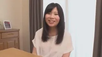 Innocent, chewy, soft-skinned girl Emiri Fujisawa