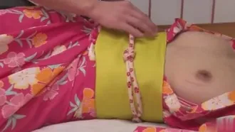 081719-985-CARIB Après s'être saoulé avec une beauté raide dans un yukata