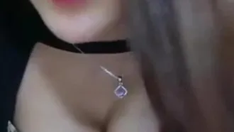 [Live broadcast of domestic young women masturbating] Do you like the slutty young woman’s big breasts that are blinding her eyes?