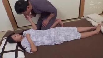 Giocattolo del sesso del cuore puro di un padre brutale Mari Kagami lacerato dalla fecondazione e dal rapporto sessuale
