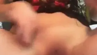 Masturbation show. First use a razor blade to shave, then attack the anus and pussy.