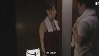 JUY-553 前艺人人妻麦当娜独家第2弹！ ！ 被传有外遇的女儿男友来住…… 埃米·丹