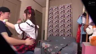 FONE-056 Курумива, красивая девушка, известная как айдол в популярном видеоприложении, подтвердила слухи о том, что она занималась сексом с фанатами, и смогла записать опасное видео.