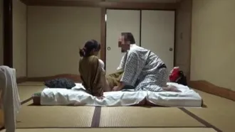 There's a reason why it's so popular that you can't get reservations! Hidden footage of a hot spring inn that is rumored to have a waitress who can easily have sex with you if you woo her.