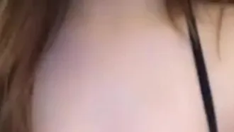 [Domestic Squirt Series] Beautiful young girl host's personal toy, little pink pussy masturbation show, the breasts are very plump, the pussy is hairy, she inserts it until it squirts