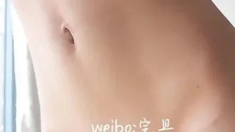 爆乳完具少女最新VIP會員版之手腳被綁住了丟到飄窗上乳夾肛塞求操高清私拍