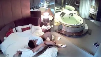 The hotel luxury suite camera monitors and secretly captures a very horny and proactive high-looking girl riding a cock on top of a girl with a good figure 720P high-definition without watermark