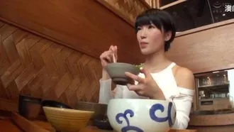 マッチングアプリ（同伴）のイケメンのあーちゃんは超スリムで巨乳