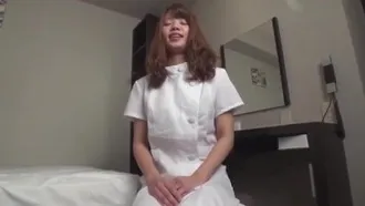 mu_Yuuka Yamagami Uma enfermeira safada mede a temperatura do seu pênis dentro da vagina.