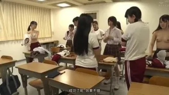 When I went to my alma mater for teaching practice, it turned out to be an all-girls school, and I was the only guy there! ! The female students there were mean and bullied me as a new teacher...