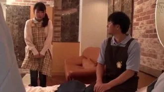 Грустная новая работница детского сада, которая борется с сексуальными желаниями своих сотрудников после издевательств на сумасшедшем рабочем месте Хинано Камисака