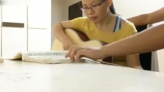 A guitar teacher came to teach a well-behaved woman with glasses to play the piano and teased her during her break and forcibly stripped her naked.