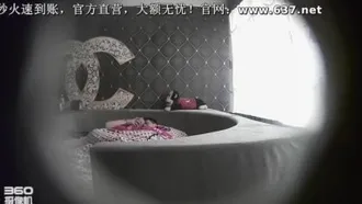 La stanza delle armi dell'hotel ha filmato segretamente il fratello Jin Lian e la giovane donna con i capelli lunghi e il bel seno nell'unità di lavoro seducendo appassionatamente la ragazza in varie posizioni