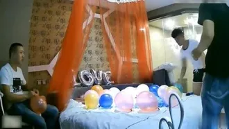 09 The young couple made a big confession~ After the confession, they went straight to the next wave!! The confession balloon was placed in the room~ The school girl blew it on the bed