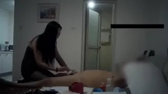 A irmã mais velha rica e divorciada de 37 anos ~ Usando meias pretas para ir a casa para massagem ~ Desfrute de sexo oral, empurrar os seios e outros serviços ~