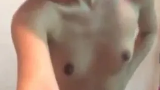 ¡¡Una nueva tira desnuda que ha sido popular recientemente!! ¡¡La linda chica usó el video de su cuerpo fresco y tierno como garantía!! (11)