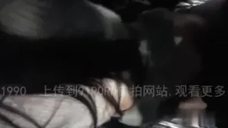 漂亮女友唱到副歌就拉進廁所動ㄘ動 ! 到了飯店續唱安可曲飆高音!