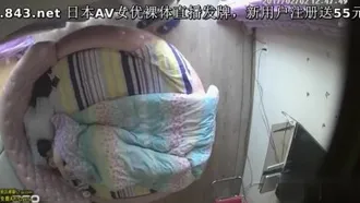 一番安い部屋タイプにはピンホールが設置されており、情熱的な男女がベッド上でセックスしている様子を隠し撮りできる