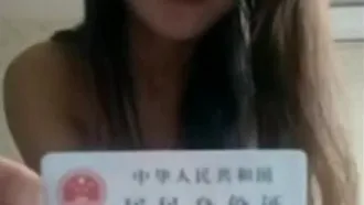 La niña de apellido Zhang no devolvió el dinero que debía, por lo que tuvo que pagar la deuda desnuda ~ Tomó selfies de videos pornográficos y los usó como garantía para sus acreedores ~