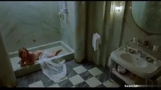 [Europa y Estados Unidos] Película El castillo del mal ~ ¡¡La escena desnuda y en coma de Milla Joravitch!!