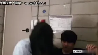 [South Korea] Korean blowjob brother loves to blowjob with his girlfriend on live broadcast~he directly takes out his big breasts and plays with them~