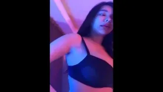 A âncora de seios grandes dança de cueca ~ O padrinho fica cada vez mais sexy quando balança o pênis ~?