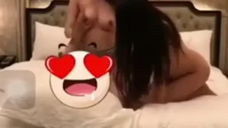 La celebridad de Internet Wang Yifei y su mejor amiga tienen relaciones sexuales como padrinos. ¡Un video a gran escala de 3P se vuelve viral en Internet!