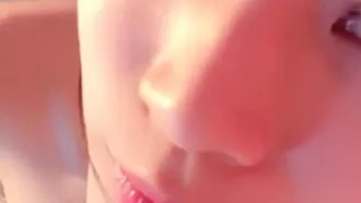Recomendado para masturbação: Ziwei, âncora de olhos grandes e rosados, mostra seu mandarim