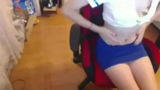 Uma beldade muito sexy de uniforme fez uma transmissão ao vivo e brincou no mar e pediu para outras pessoas tirarem screenshots e vídeos haha ​​​​002807