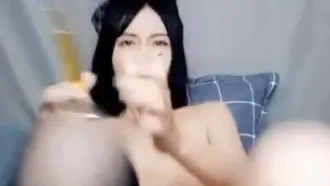 A beautiful anchor with short hair gives blowjob to a fake JJ with one leg, black stockings, finger picking, masturbation show, doggy style buckle, transparent props, vagina penetration, fake JJ riding, very tempting