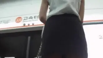 Following the subway in South Korea to steal photos of beautiful legs in short skirts ~ 23