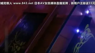 小青年獨自一人量販式KTV開個包廂叫個年輕白嫩漂亮房公主嗨歌約好她下班開房啪啪對白搞笑-1