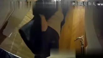 The latest leaked secret video of two attractive girls standing in the bathroom and peeing in the hotel women's toilet