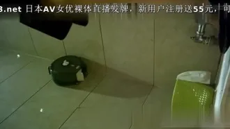 The high-heeled girl urinates quickly like a fountain