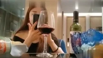 The wealthy fat guy paid 3,000 yuan for a hotel date with a high-quality goddess-level sexy beauty. He even went to the hotel to see how the guy looked. He was not willing to do it. He fucked her 3 times.