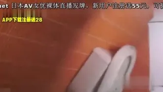 胸大貌美身材一流的极品国模美女酒店大尺度私拍时被随行的摄影师趁机潜规则