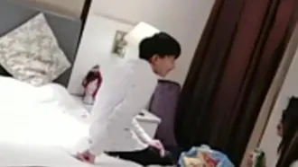 Two high school students went to the hotel to have sex! The action and posture are very mature. I don’t know how many times I’ve done it.