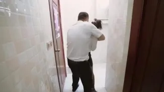 国产痴汉系列保安偷拍到经理与职员做爱色心大起威胁美女厕所强干
