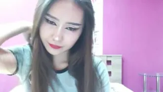 初尝色情视讯的华裔少女受不了网友说服一件一件脱啦-3